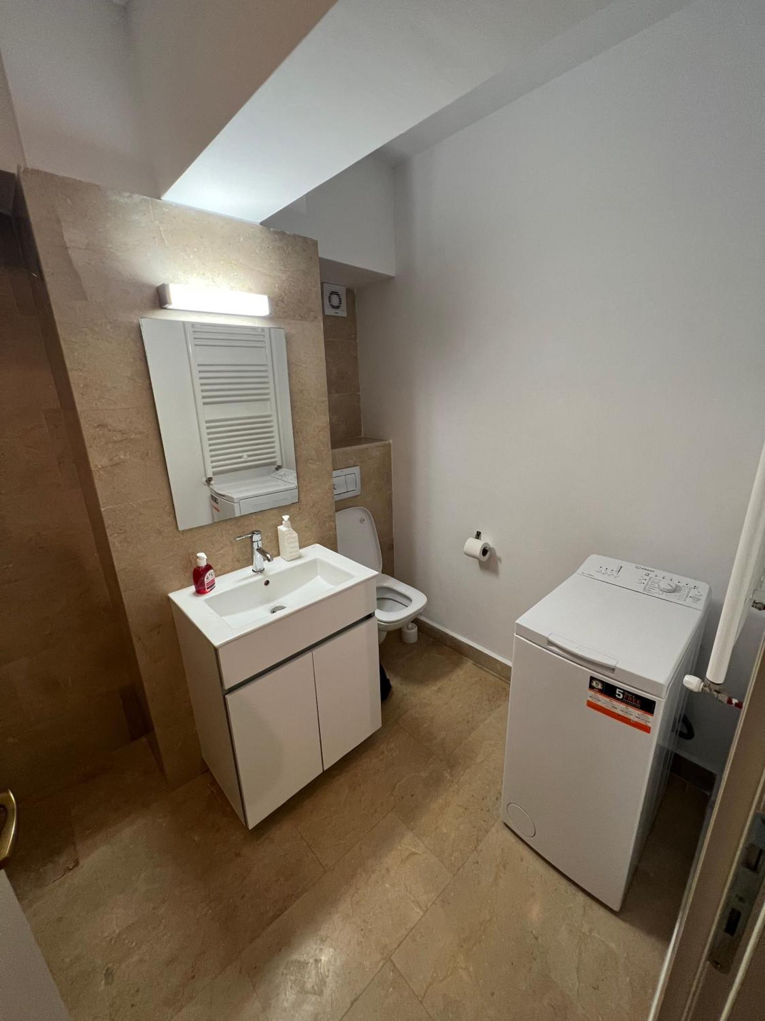 Airport Flyhub Chic Apartment Iasi Exterior foto