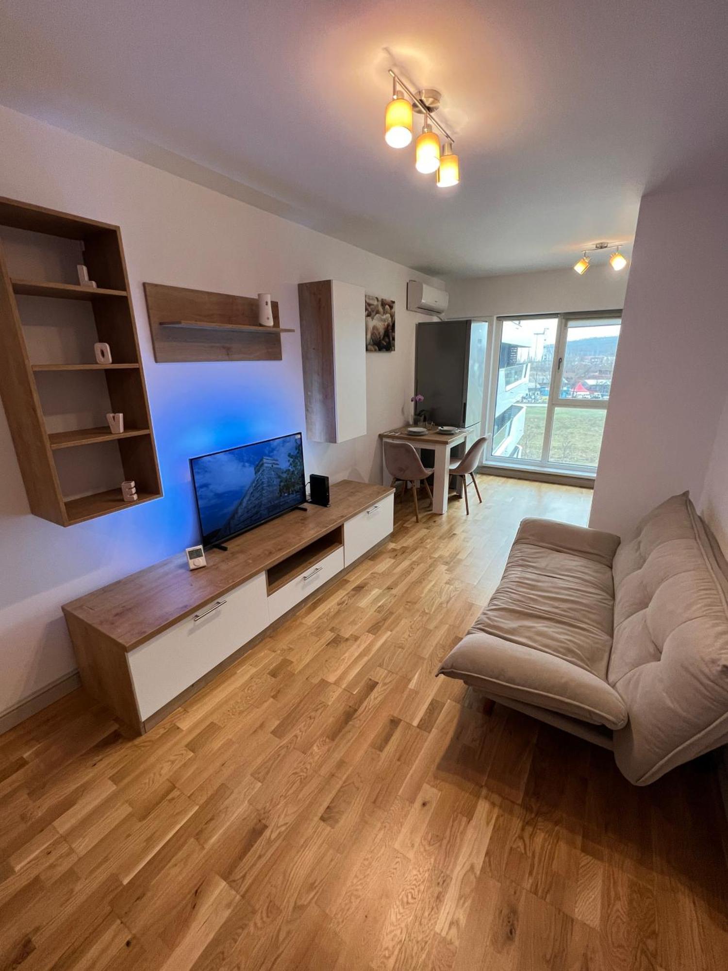 Airport Flyhub Chic Apartment Iasi Exterior foto
